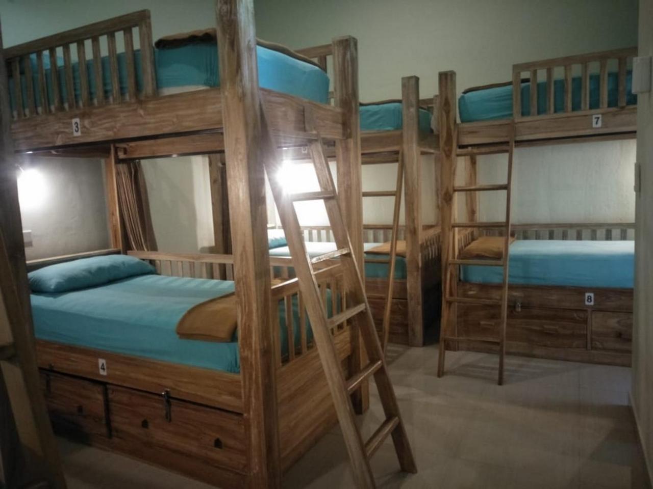 Lembongan Hostel Nusa Lembongan Eksteriør bilde