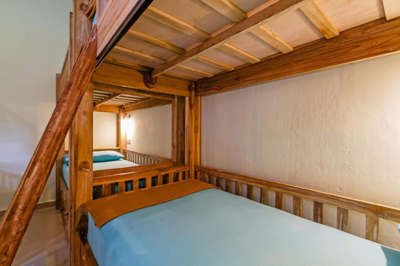 Lembongan Hostel Nusa Lembongan Eksteriør bilde